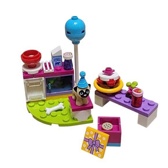 LEGO Party Cakes 41112 Friends Toffee Pug Dog Puppy 50 Pc Age 5-12 Retired Gift‎ - Picture 1 of 6